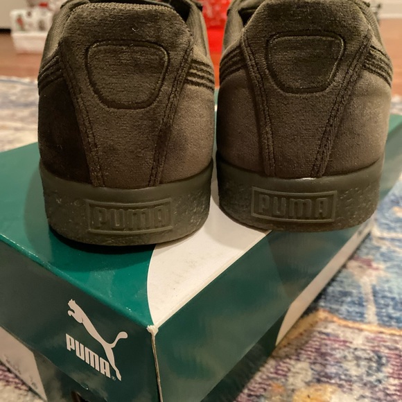 Velvet Puma Sneakers - Picture 3 of 4
